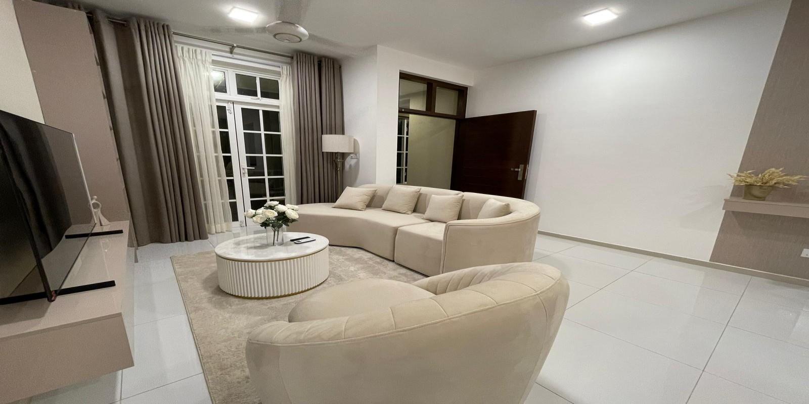 Experience the Ultimate Comfort at The Palace Gampaha by Prime - Gallery