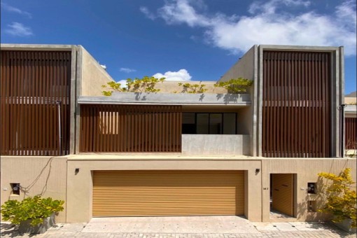 Elegant 4-Bedroom Fully Furnished Villa with Rooftop Sea View in Mount Lavinia.