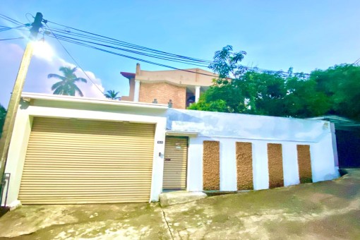 5 Bedroom House for Sale